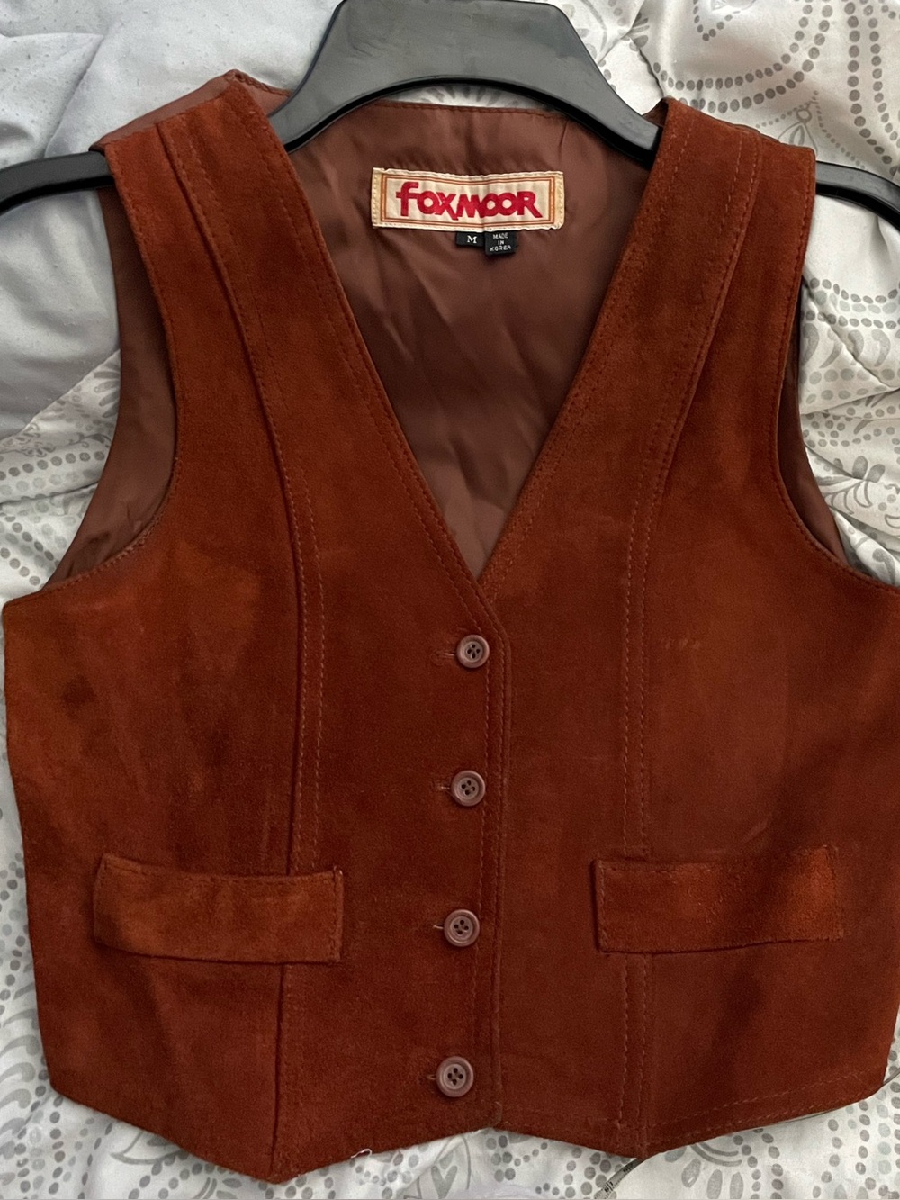 VTG Foxmoor Womens Rust Suede Vest.  Boho style with burnished brass clasp.